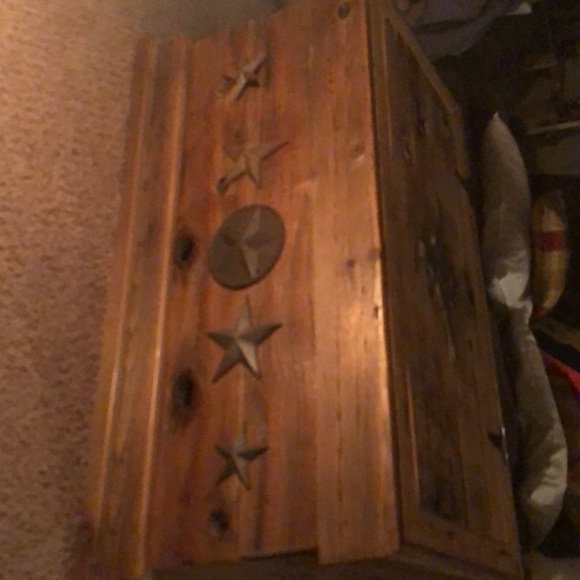 Cedar Chest - Picture 4 of 11